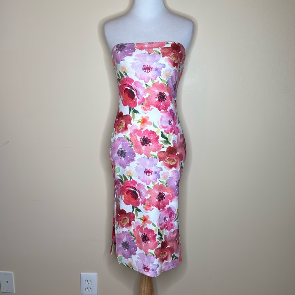 Strapless dress size XS, double side slits, excellent condition, smoke/pet free!